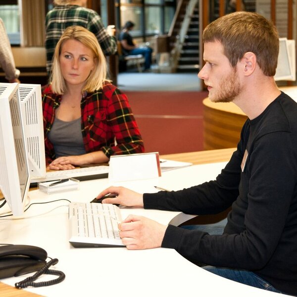 Auskunft im Informationszentrum Auskunft im Informationszentrum