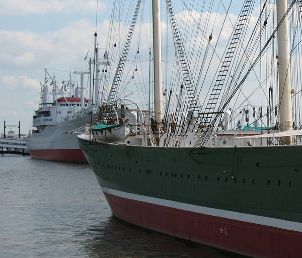 Rickmer Rickmers auf der Elbe in Hamburg